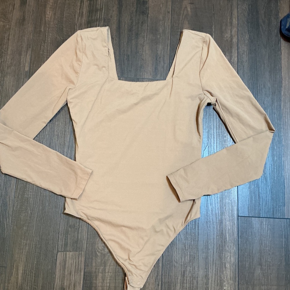 Quince Long Sleeve Square Neck Bodysuit Tan Beige Stretch Snap Closure Medium M